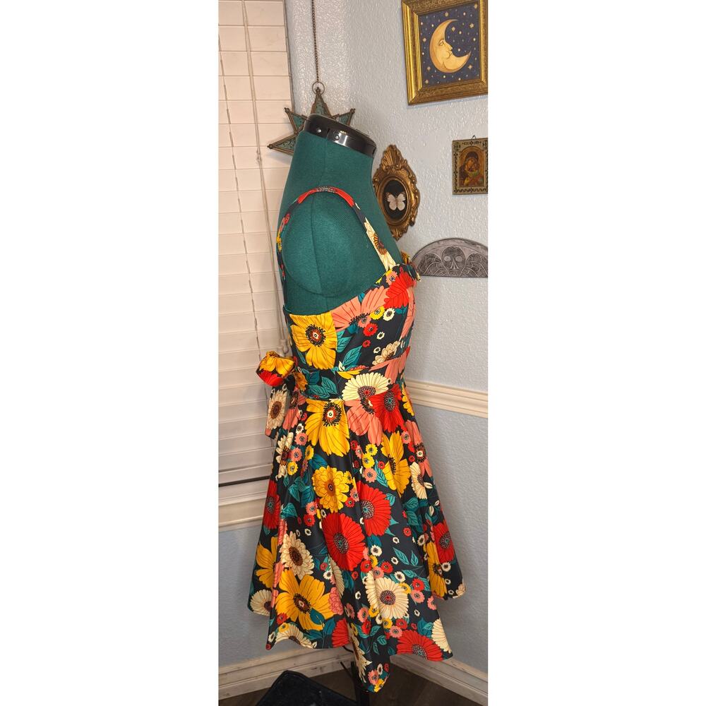 Retro style fit and flare dress - Picture 7 of 8